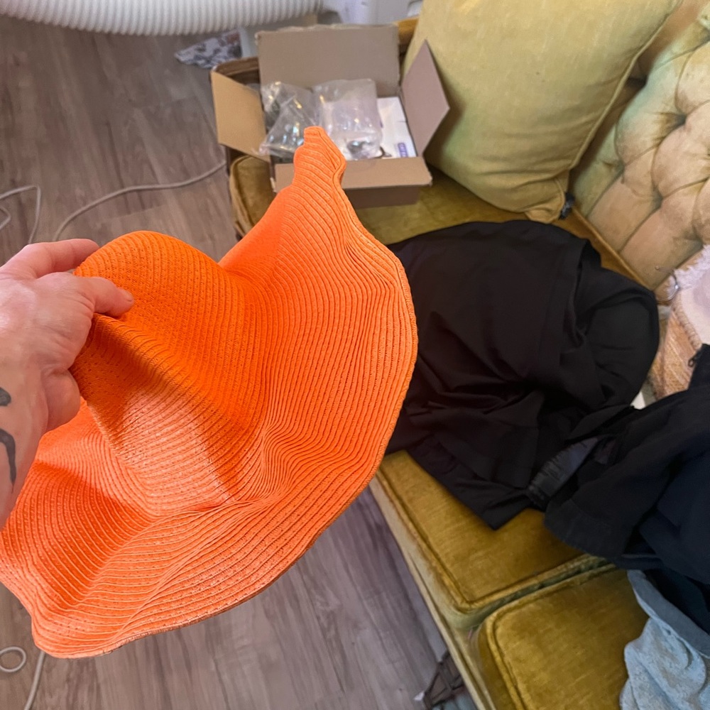 Hat - Picture 3 of 4